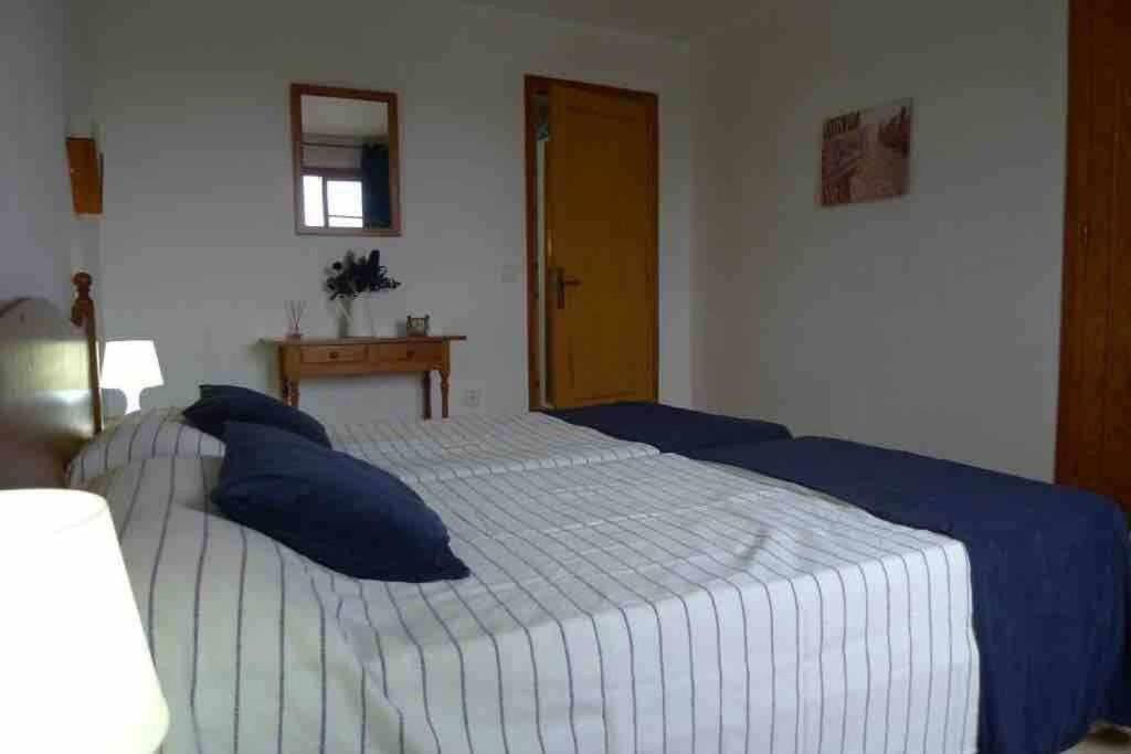 Apartamento con piscina junto a la playa - TURQUETA. Cala'N Blanes  Exterior foto
